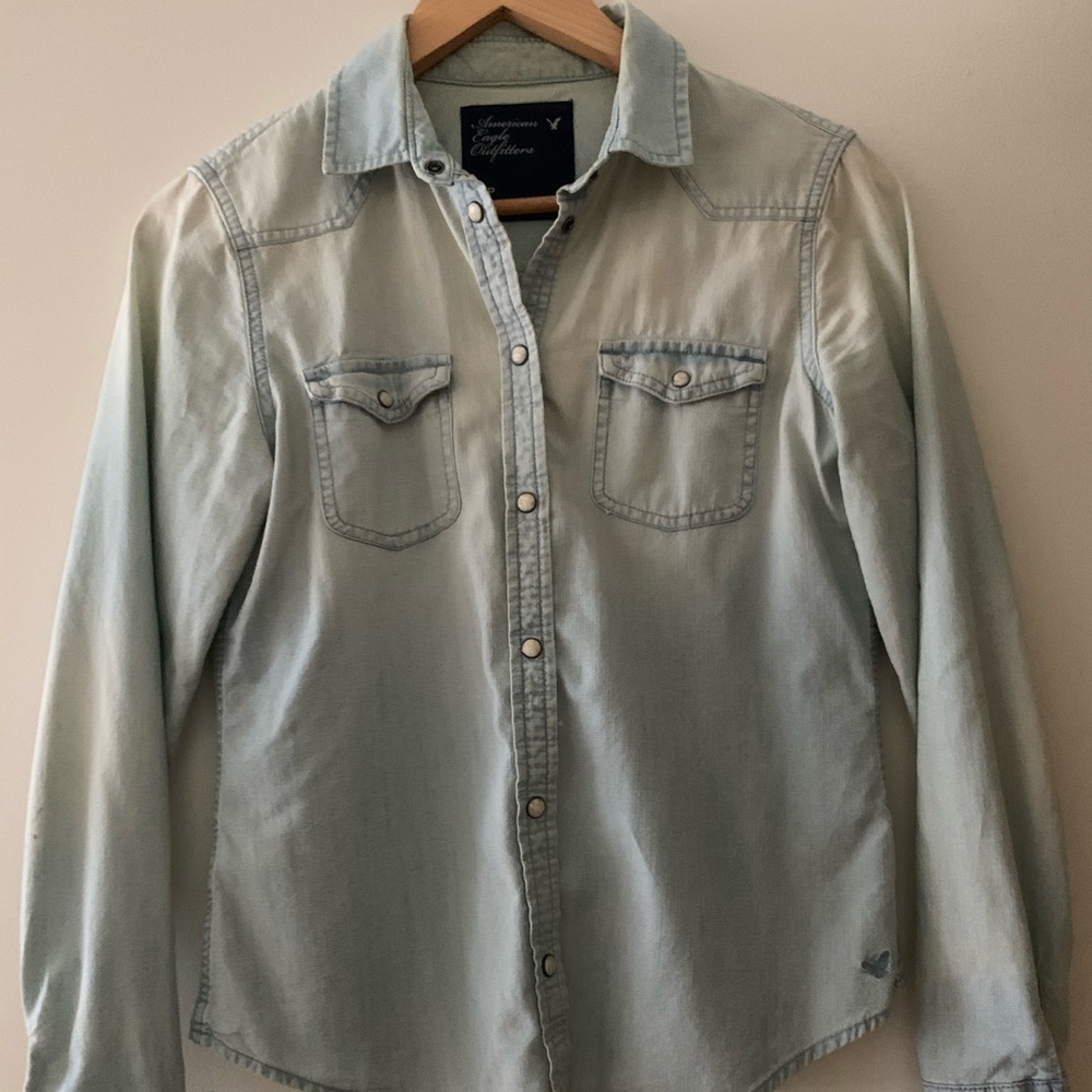 American Eagle outfitters chambray button up shirt